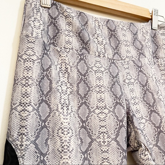 Onzie Leggings Snakeskin Crop Mesh Panel Size Small - Picture 3 of 12